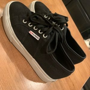 Black platform supergas